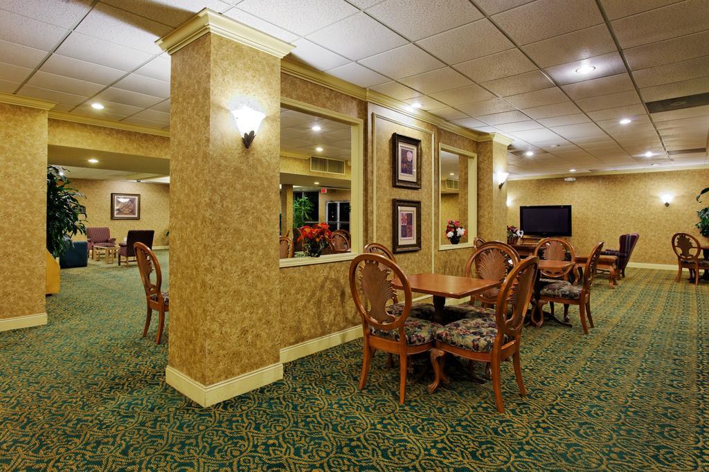 Holiday Inn Express Hotel & Suites Huntsville University Drive المطعم الصورة