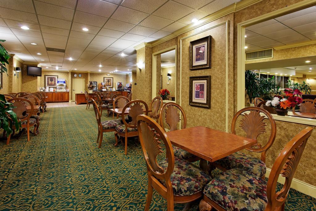 Holiday Inn Express Hotel & Suites Huntsville University Drive المطعم الصورة